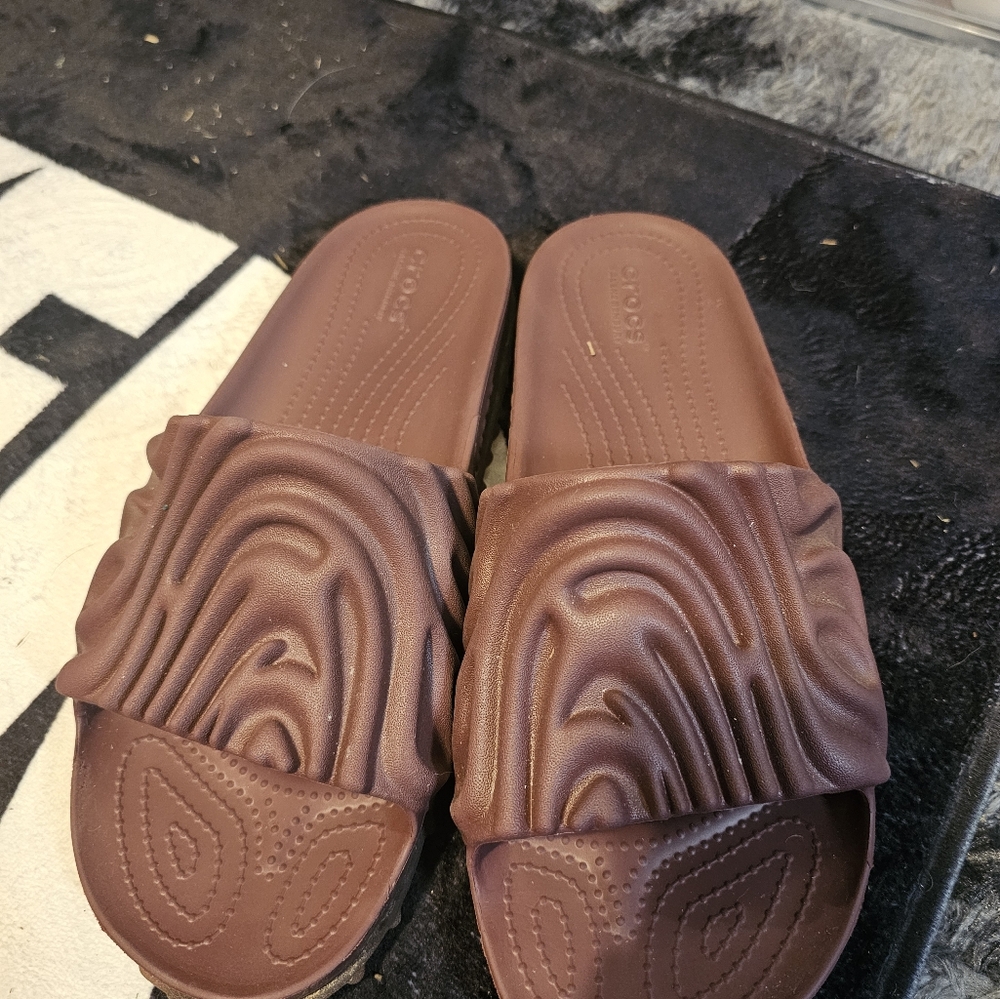 Salehe Bembury slides
